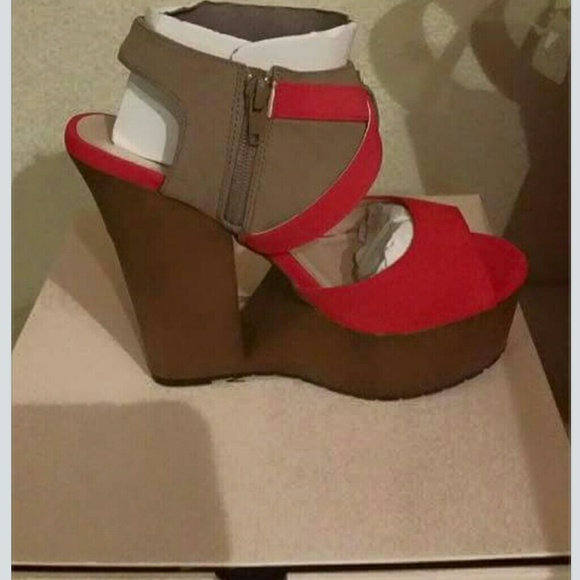 Wedge sandal (OBO) - Picture 2 of 2