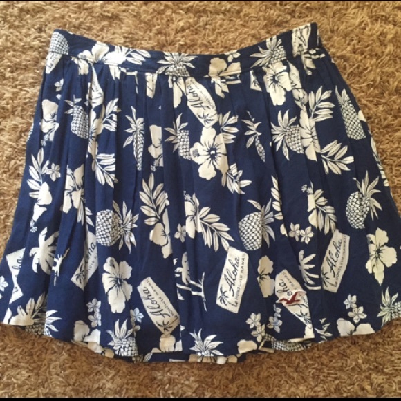 Hawaiian hollister flowy mini skirt