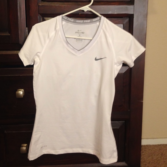 white nike pro dri-fit