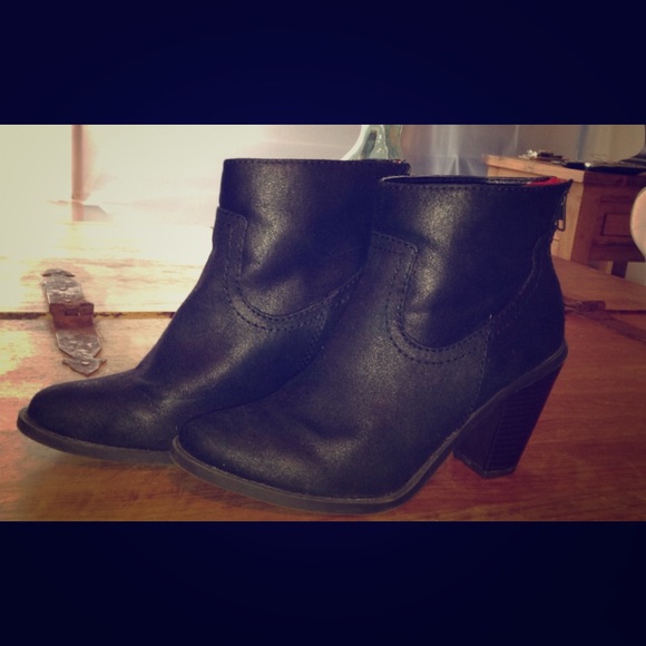 Mossimo healed black ankle boots