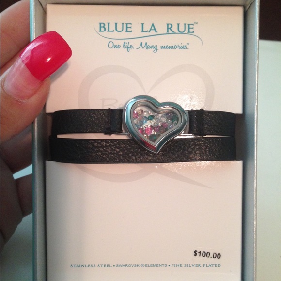 🎉HP🎉Blue La Rue Living Locket