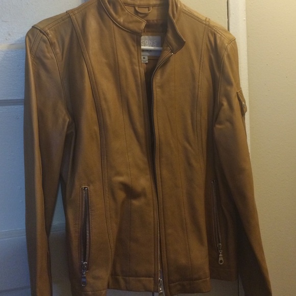 Woman's Jacket - Picture 1 of 3