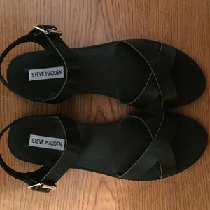 "Bairin" in black- Steve Madden Sandals *NEW*