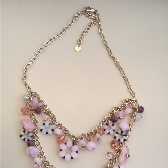 Beaded floral necklace - Picture 2 of 2