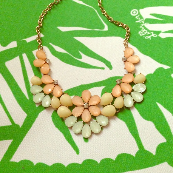 Statement necklace
