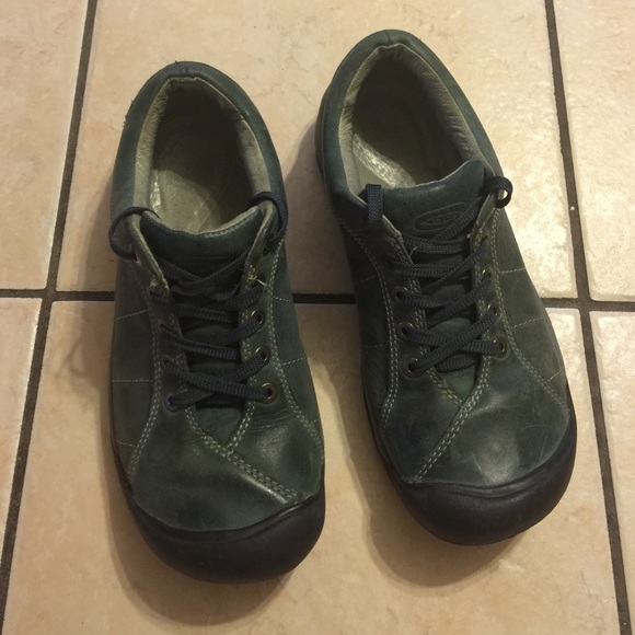 Keen lace up