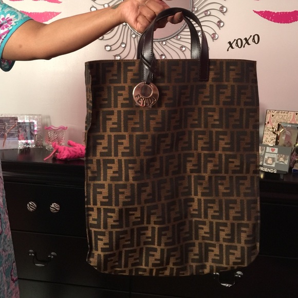 💯AUTHENTIC FENDI TOTE,never used with dust bag ..