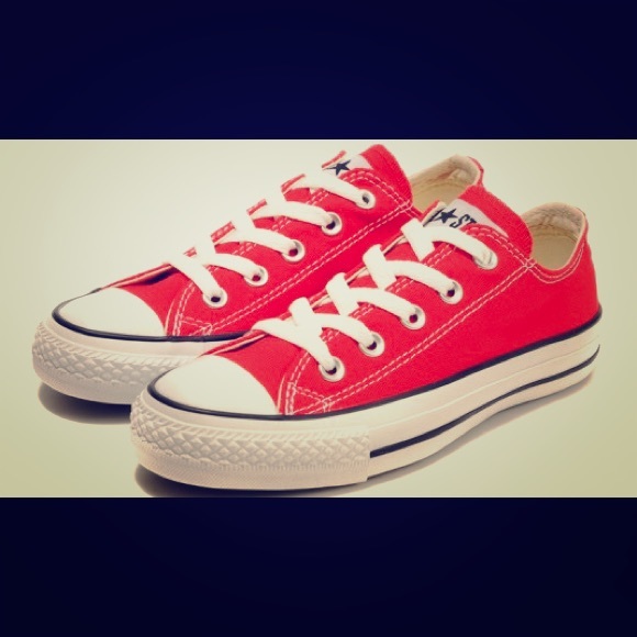 Converse Sneakers 🌺