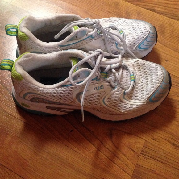 Ryka tennis shoes