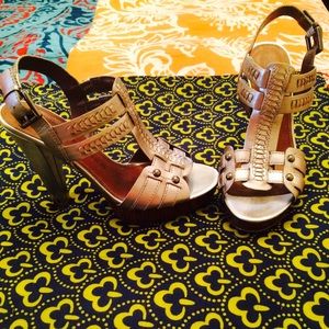 HOST PICK-Silver Marc Fisher Heals