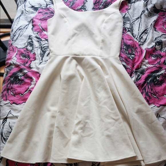 Asos white dress with cute bow detail. - Picture 2 of 2