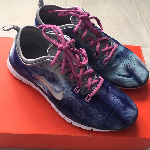 Nike Shoes - Nike Free 5.0
