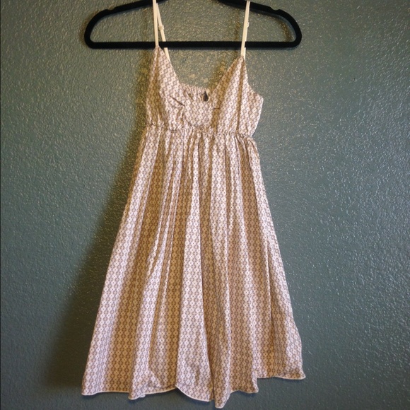 Cute tan brown summer bow dress lei