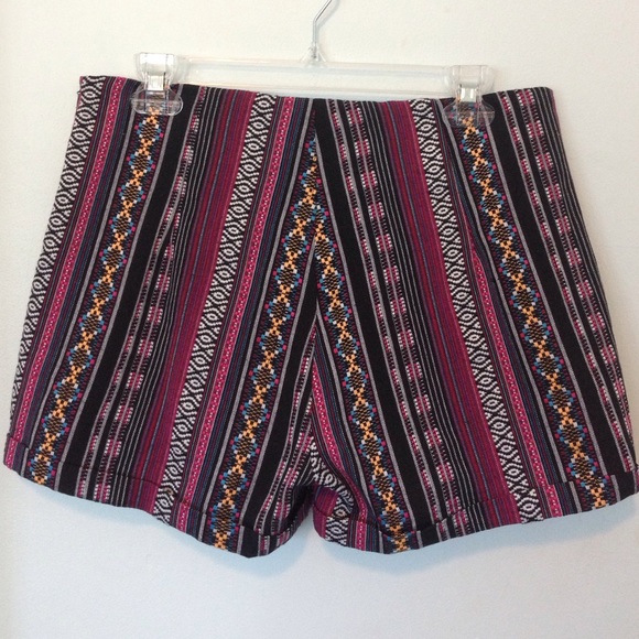 Tribal print high waisted shorts - Picture 2 of 3