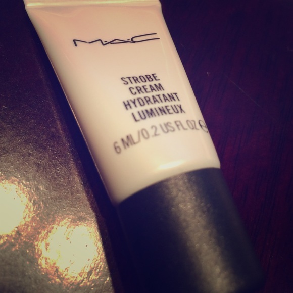 MAC Strobe Cream Sample