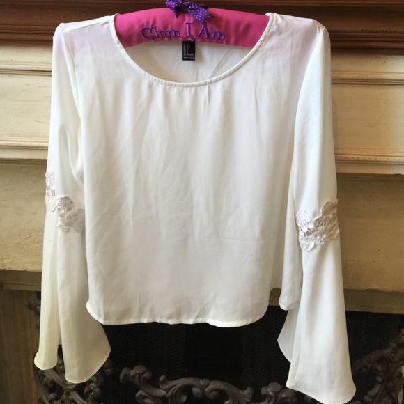 Forever 21 boho ivory crop top new size L.