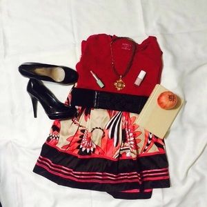 Very silky skirt! Beautiful and colorful! 💋💞