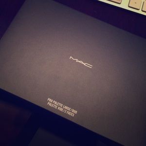 MAC PRO PALETTE