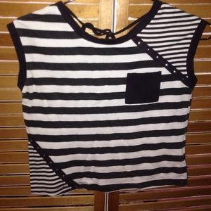 stripes and pockets tee