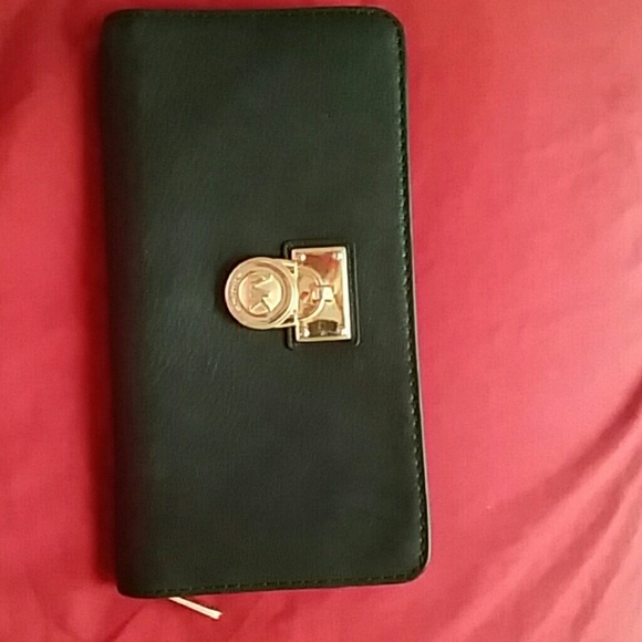MK wallet  (authentic )