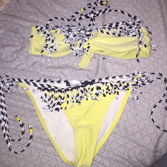 yellow and black and white bikini - Picture 1 of 1