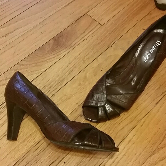 Etienne Aigner heels