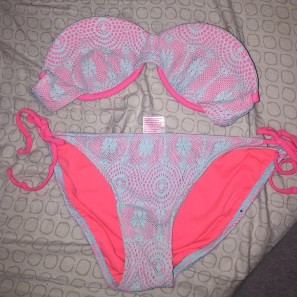Lace light and hot pink bikini - Picture 1 of 1