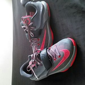 Nike Kd 7's size 4y (6)