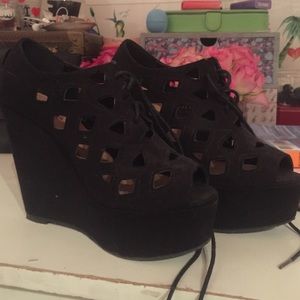 wedges black