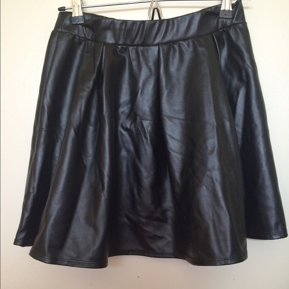 Black skater skirt