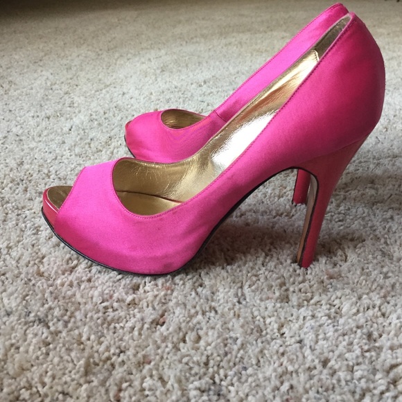 Pink heels - Picture 3 of 4