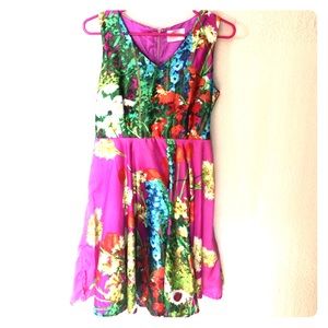 Beautiful floral dress by Moon. Never worn!