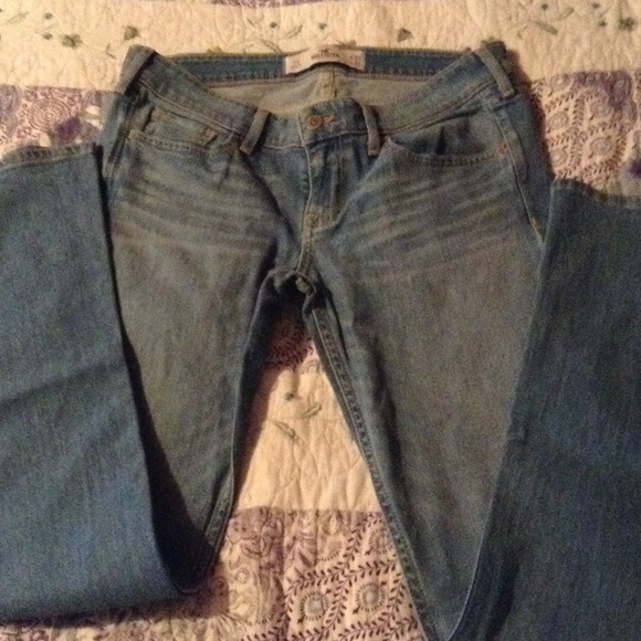 NWOT size 7 Hollister jeans