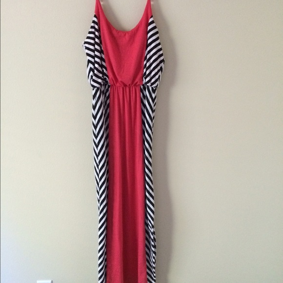 Dresses & Skirts - ✨SALE✨ Maxi dress