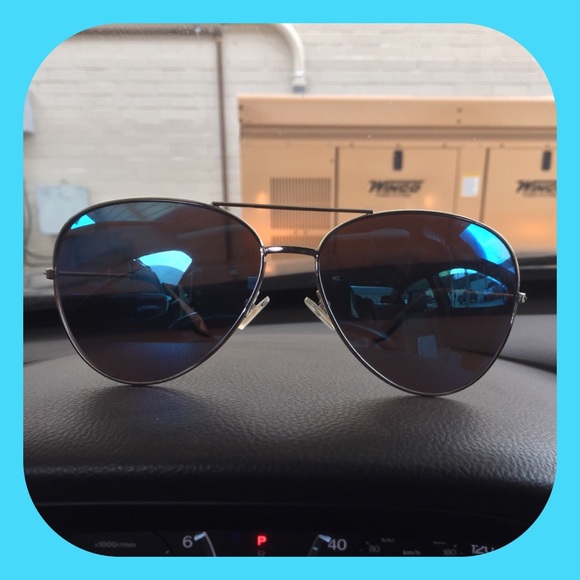 Silver Mirrored Aviators ๐๐ - Picture 1 of 1