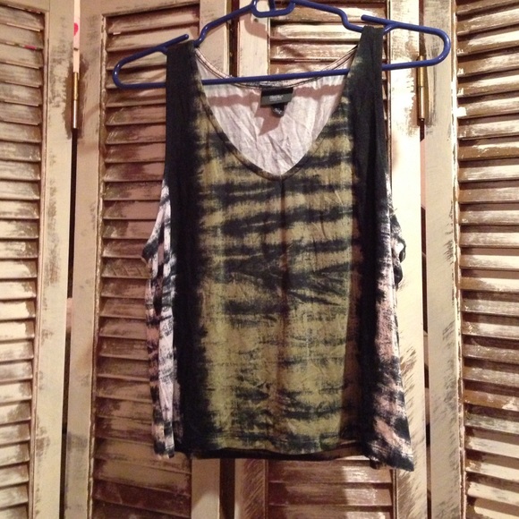 Black, green, and cream tie dye crop top