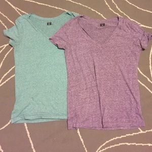 Urban Outfitters V Neck T-Shirts - Size L