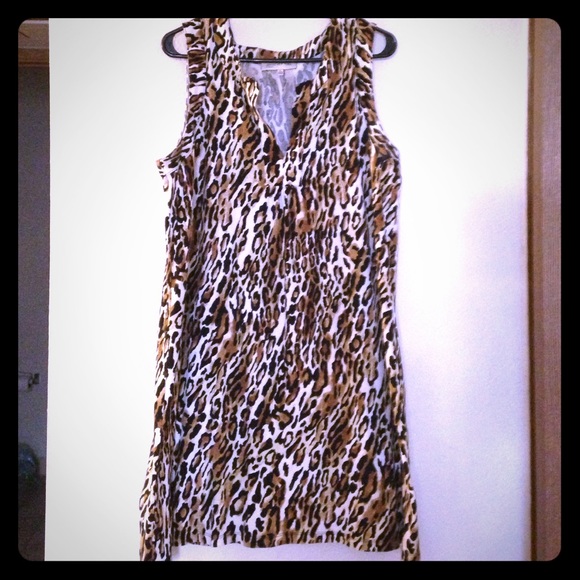Short sleeved knee length leopard print dress