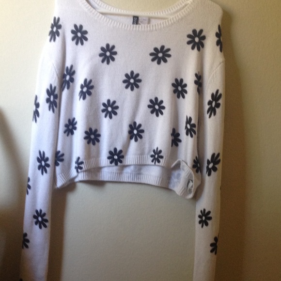 Black and white flower sweater