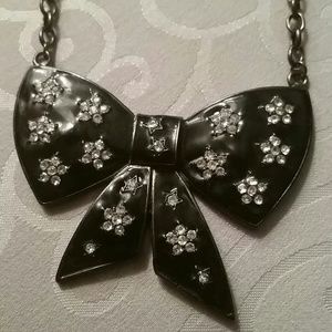 Bow Necklace