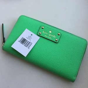 Authentic kate spade wallet in budgreen. NEW