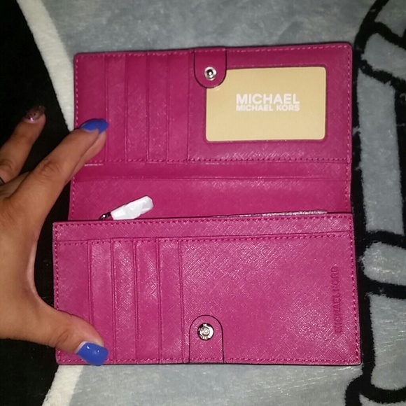 ✋TRADED✋ Michael Kors large slim wallet - Picture 2 of 4