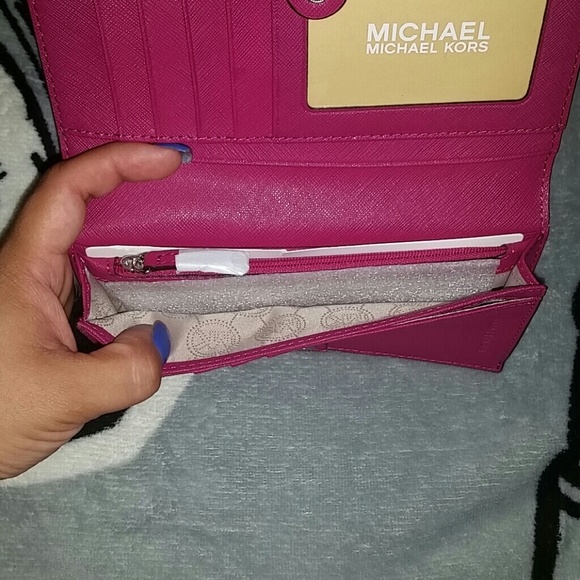 ✋TRADED✋ Michael Kors large slim wallet - Picture 3 of 4