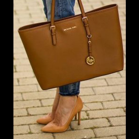 Michael Kors Handbags - AUTHENTIC MICHAEL KORS JET SET TRAVEL TOTE