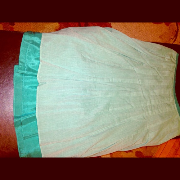 Mid length skirt