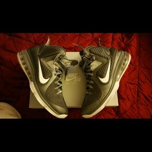 Nike LeBron 9 cool grey size 9.5