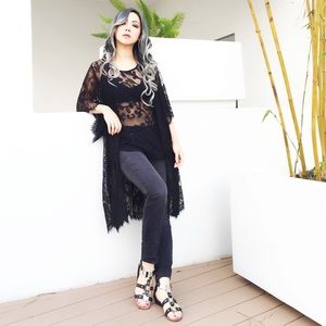 Lace kimono with border edges NWT