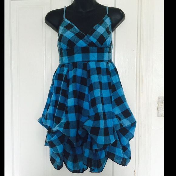 Stunning Convertible Plaid Dress - Picture 2 of 4