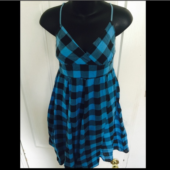 Stunning Convertible Plaid Dress - Picture 3 of 4