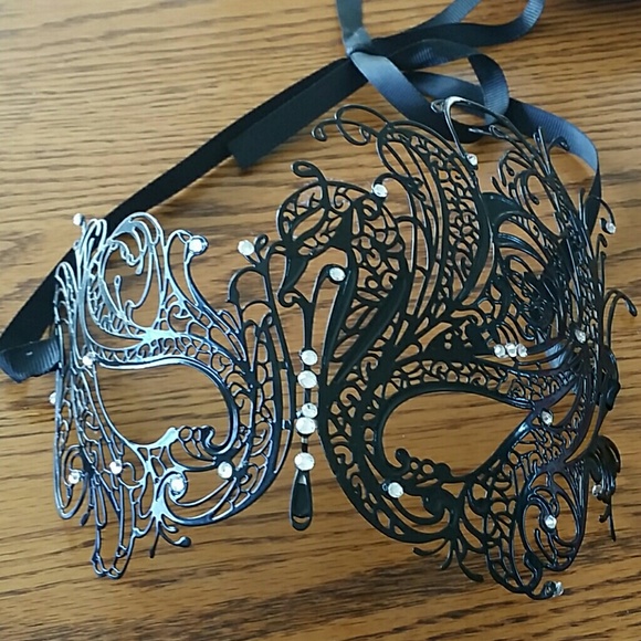 Black mask